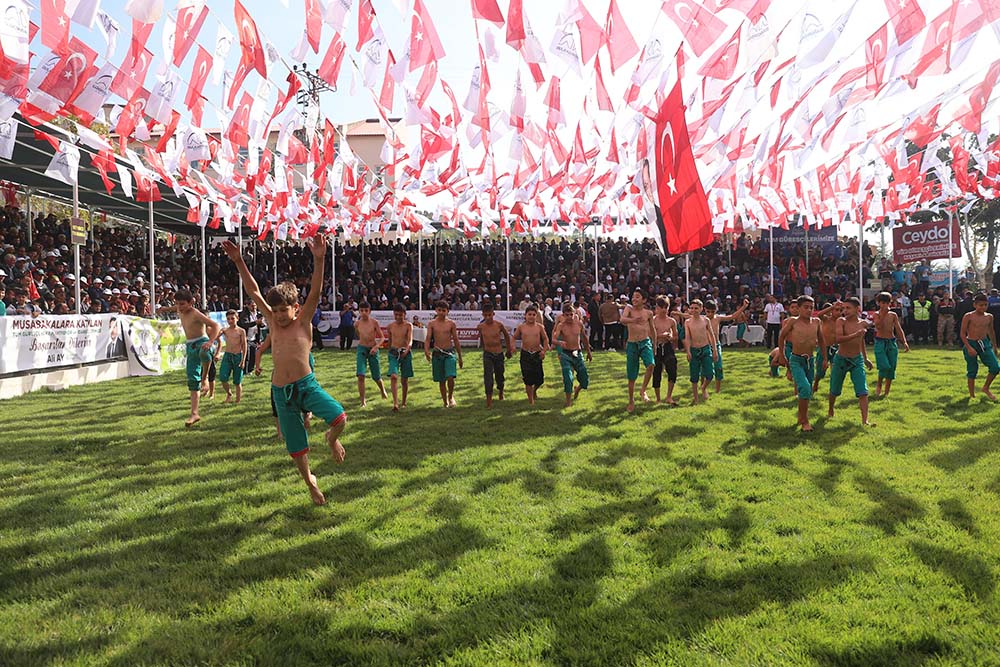 Dulkadiroğlu Belediyesi ve Türkiye Geleneksel Güreşler Federasyonu tarafından düzenlenen 15.