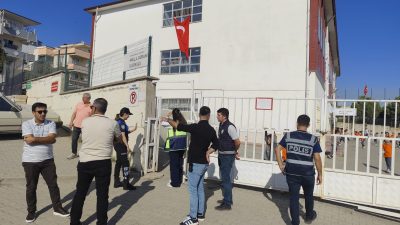 Kahramanmaraş’ta çocukların ve gençlerin güvenliğini sağlamak amacıyla polis ekipleri tarafından