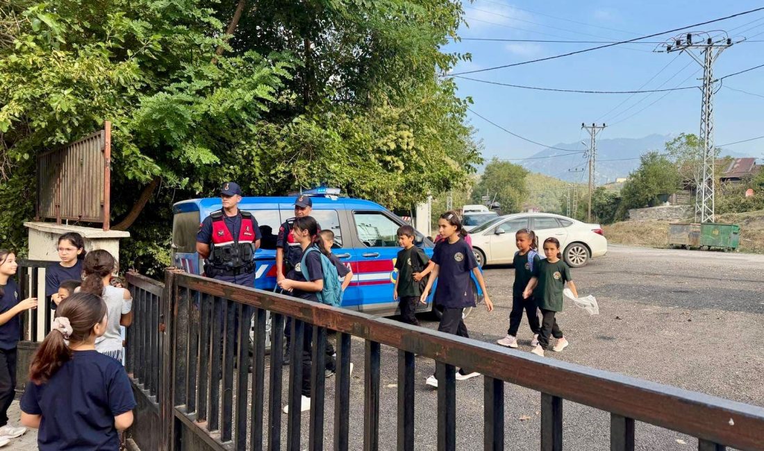 Kahramanmaraş İl Jandarma Komutanlığı, öğrencilerin güvenli ve huzurlu bir ortamda