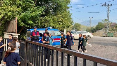 Kahramanmaraş İl Jandarma Komutanlığı, öğrencilerin güvenli ve huzurlu bir ortamda