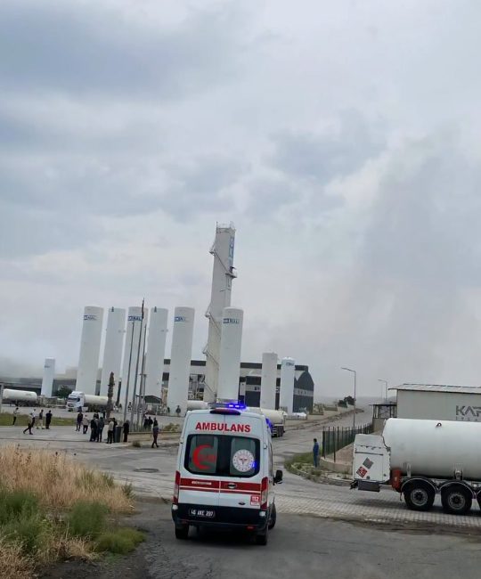 Kahramanmaraş’ın Türkoğlu ilçesinde bulunan bir fabrikada patlama meydana geldiği bildirildi.