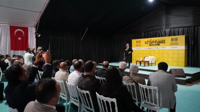 Büyükşehir Belediyesinin 11. Uluslararası Kahramanmaraş Kitap Fuarı’nın sekizinci gününde okurlarla