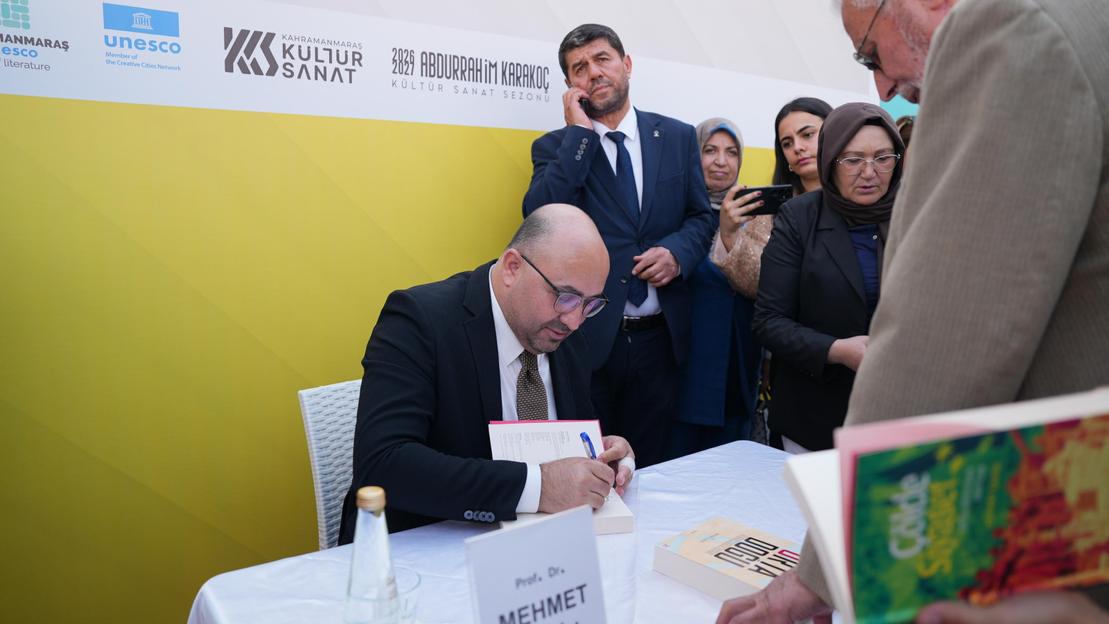 Milletvekili Şahin, Kitap Fuarı’nda Ortadoğu ve Türk Dış Politikasını Ele Aldı! 1 mehmet sahin soylesisi11