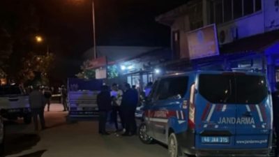 Kahramanmaraş’ın Türkoğlu ilçesinde akşam saatlerinde çıkan alacak verecek kavgasında bir